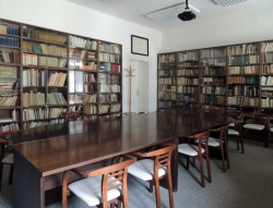 Knihovna Vojtěcha Martínka sloužící zároveň jako zasedací místnost Centra regionálních studií a katedry české literatury a literární vědy