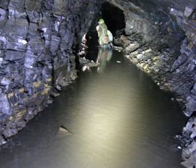 Podzemní vodní tok