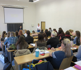 Návštěva profesorky dr hab. Grażyny Szewczyk na katedře germanistiky FF OU