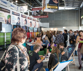 Expozice Ostravské univerzity na evropském veletrhu pomaturitního vzdělávání Gaudeamus Brno 2017 na brněnském výstavišti