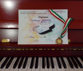 Úspěch mladého klavíristy v maďarském Vácu