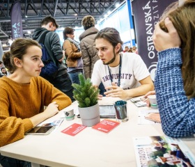 Vítězná expozice Ostravské univerzity na evropském veletrhu pomaturitního vzdělávání Gaudeamus Brno 2018 na brněnském výstavišti