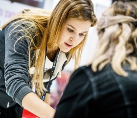 Vítězná expozice Ostravské univerzity na evropském veletrhu pomaturitního vzdělávání Gaudeamus Brno 2018 na brněnském výstavišti