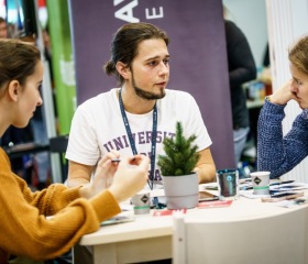 Vítězná expozice Ostravské univerzity na evropském veletrhu pomaturitního vzdělávání Gaudeamus Brno 2018 na brněnském výstavišti