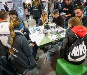 Vítězná expozice Ostravské univerzity na evropském veletrhu pomaturitního vzdělávání Gaudeamus Brno 2018 na brněnském výstavišti