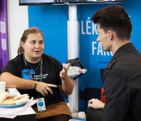 Vítězná expozice Ostravské univerzity na evropském veletrhu pomaturitního vzdělávání Gaudeamus Brno 2018 na brněnském výstavišti