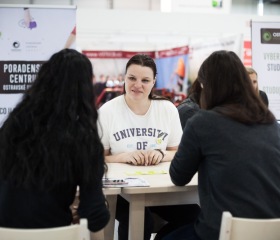 Vítězná expozice Ostravské univerzity na evropském veletrhu pomaturitního vzdělávání Gaudeamus Brno 2018 na brněnském výstavišti