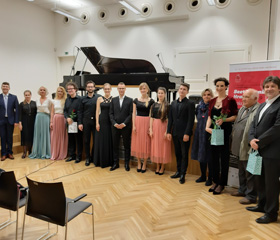 Foto účinkujících společně s prof. Rudolfem Bernatíkem