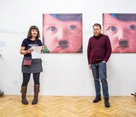 Celkem třicet českých a slovenských autorů představilo unikátní časovou osu mapující vývoj svobody a demokracii od konce totality až po současnost. 13. 11. 2019, Galerie Fakulty umění (GAFU) na ulici Českobratrská 16