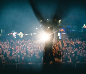 Majáles Ostrava je největší studentskou akcí v Ostravě a je jedním z posledních majálesů, který organizují opravdu studenti. Ostravská univerzita je stálým partnerem této studentské akce a každoročně se na něm podílí také svou chill-out zónou se skvělou atmosférou a vždy něčím navíc – v roce 2019 to byl třeba zábavně-poučný stánek mediků z naší Lékařské fakulty IFMSA – International Federation of Medical Students Associations (Mezinárodní federace asociací studentů medicíny) a náborové místo potenciálních dárců kostní dřeně ve spolupráci s ALMA MATER Bohumín.