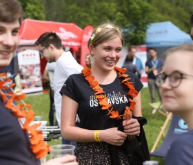 Majáles Ostrava je největší studentskou akcí v Ostravě a je jedním z posledních majálesů, který organizují opravdu studenti. Ostravská univerzita je stálým partnerem této studentské akce a každoročně se na něm podílí také svou chill-out zónou se skvělou atmosférou a vždy něčím navíc – v roce 2019 to byl třeba zábavně-poučný stánek mediků z naší Lékařské fakulty IFMSA – International Federation of Medical Students Associations (Mezinárodní federace asociací studentů medicíny) a náborové místo potenciálních dárců kostní dřeně ve spolupráci s ALMA MATER Bohumín.