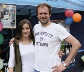 Majáles Ostrava je největší studentskou akcí v Ostravě a je jedním z posledních majálesů, který organizují opravdu studenti. Ostravská univerzita je stálým partnerem této studentské akce a každoročně se na něm podílí také svou chill-out zónou se skvělou atmosférou a vždy něčím navíc – v roce 2019 to byl třeba zábavně-poučný stánek mediků z naší Lékařské fakulty IFMSA – International Federation of Medical Students Associations (Mezinárodní federace asociací studentů medicíny) a náborové místo potenciálních dárců kostní dřeně ve spolupráci s ALMA MATER Bohumín.