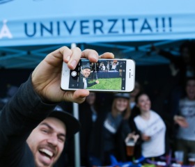 Majáles Ostrava je největší studentskou akcí v Ostravě a je jedním z posledních majálesů, který organizují opravdu studenti. Ostravská univerzita je stálým partnerem této studentské akce a každoročně se na něm podílí také svou chill-out zónou se skvělou atmosférou a vždy něčím navíc – v roce 2019 to byl třeba zábavně-poučný stánek mediků z naší Lékařské fakulty IFMSA – International Federation of Medical Students Associations (Mezinárodní federace asociací studentů medicíny) a náborové místo potenciálních dárců kostní dřeně ve spolupráci s ALMA MATER Bohumín.