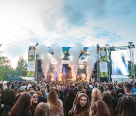 Majáles Ostrava je největší studentskou akcí v Ostravě a je jedním z posledních majálesů, který organizují opravdu studenti. Ostravská univerzita je stálým partnerem této studentské akce a každoročně se na něm podílí také svou chill-out zónou se skvělou atmosférou a vždy něčím navíc – v roce 2019 to byl třeba zábavně-poučný stánek mediků z naší Lékařské fakulty IFMSA – International Federation of Medical Students Associations (Mezinárodní federace asociací studentů medicíny) a náborové místo potenciálních dárců kostní dřeně ve spolupráci s ALMA MATER Bohumín.