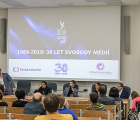 Panelová diskuze se zástupci České televize se uskutečnila na půdě Filozofické fakulty Ostravské univerzity 5. listopadu 2019 v rámci připomenutí 30 let svobody a demokracie. Autor fotografií: Rostislav Šimek