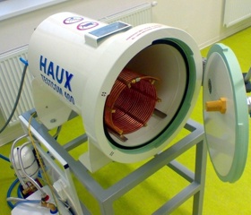Experimentální hyperbarická komora s vlastním přímým vodním ohřívacím systémem, Ústav laboratorní medicíny, Lékařská fakulta, OU v Ostravě.