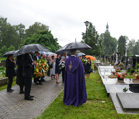 Autorem náhrobku pro prof. Zdeňka Golu je docent Jaroslav Koléšek