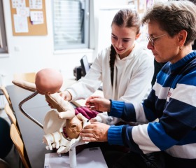 Noc vědců 2022 na Ostravské univerzitě. Všemi smysly a se všemi fakultami, pro děti, dospělé nebo třeba anglicky mluvící!