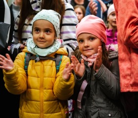 Noc vědců 2022 na Ostravské univerzitě. Všemi smysly a se všemi fakultami, pro děti, dospělé nebo třeba anglicky mluvící!