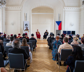 Inaugurace děkanky Přírodovědecké fakulty OU