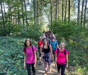 Společné výšlapy studentů a akademiků pokračují - Rozhledna na Velkém Javorníku byla za odměnu