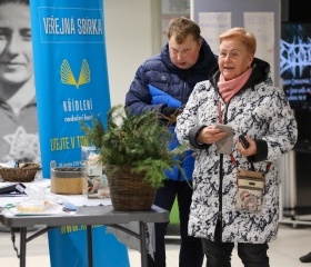 18. ročník festivalu dobročinnosti Advent plný Křídlení se spojil s prvním DOBROdnem Ostravské univerzity, který má za cíl oslavit a zároveň dále aktivovat dobrovolnickou činnost studentů a zaměstnanců OU. Společně jsme v City Campusu OU vytvořili jedinečnou událost, největší svého druhu v Česku. I díky dobrovolníkům z OU se navíc podařilo vybrat 170 000 Kč do Tyrkysové sbírky Dopravního podniku Ostrava na pomoc místním neziskovým organizacím.