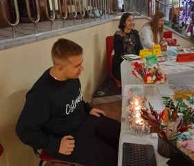 Dne 4. prosince 2023 proběhlo ve spolupráci se studentským klubem Ačko rozsvícení Vánočního stromu před VŠ kolejemi J. Opletala.