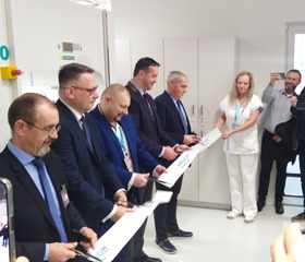 Slavnostní otevření nové hyperbarické komory v MNO dne 1. března 2024 za účasti děkana LF OU doc. Rastislava Maďara