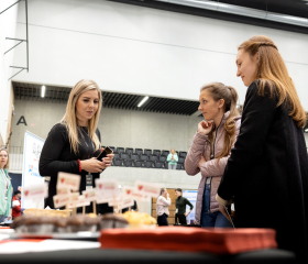 Kariérní festival Ostravské univerzity „Za kariérOU“ 24. dubna 2024 v City Campusu OU na Černé louceAutor: Tereza Šišmišová
