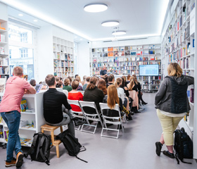 Na Mlýně s Liborem Klubalem: Umělá inteligence je gamechanger. Jak jí využít ve svůj prospěch? 2. května 2023 v OUshopu Ostravské univerzityAutor: Jana Greplová