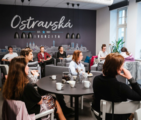 Čaj o páté s rektorem Petrem Kopeckým 4. května 2023Autor: Jana Greplová