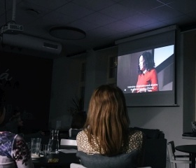 Ženy, dívky, věda a současnost. Promítání filmu Vědkyně vs. Věda a debata s doc. Lenkou Krhutovou, Dr. Hanou Šikutovou a Dr. Karlem Pavlicou při příležitosti Mezinárodního dne žen a dívek ve vědě na Ostravské univerzitě 13. února 2024 Autor: Jana Greplová