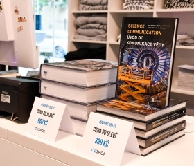 Dějiny lidí: beseda o knize s autorem Martinem Rychlíkem v OUshopu Ostravské univerzity. Kniha oceněná cenou Magnesia Litera vznikla ve spolupráci s Nakladatelstvím Academia.Autor: Tamara Masnicová