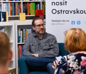 Dějiny lidí: beseda o knize s autorem Martinem Rychlíkem v OUshopu Ostravské univerzity. Kniha oceněná cenou Magnesia Litera vznikla ve spolupráci s Nakladatelstvím Academia.Autor: Tamara Masnicová