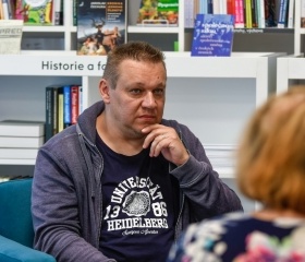 Dějiny lidí: beseda o knize s autorem Martinem Rychlíkem v OUshopu Ostravské univerzity. Kniha oceněná cenou Magnesia Litera vznikla ve spolupráci s Nakladatelstvím Academia.Autor: Tamara Masnicová