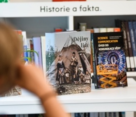 Dějiny lidí: beseda o knize s autorem Martinem Rychlíkem v OUshopu Ostravské univerzity. Kniha oceněná cenou Magnesia Litera vznikla ve spolupráci s Nakladatelstvím Academia.Autor: Tamara Masnicová