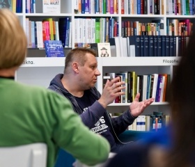 Dějiny lidí: beseda o knize s autorem Martinem Rychlíkem v OUshopu Ostravské univerzity. Kniha oceněná cenou Magnesia Litera vznikla ve spolupráci s Nakladatelstvím Academia.Autor: Tamara Masnicová