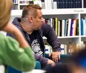 Dějiny lidí: beseda o knize s autorem Martinem Rychlíkem v OUshopu Ostravské univerzity. Kniha oceněná cenou Magnesia Litera vznikla ve spolupráci s Nakladatelstvím Academia.Autor: Tamara Masnicová