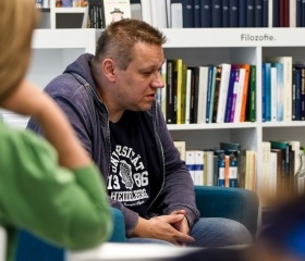 Dějiny lidí: beseda o knize s autorem Martinem Rychlíkem v OUshopu Ostravské univerzity. Kniha oceněná cenou Magnesia Litera vznikla ve spolupráci s Nakladatelstvím Academia.Autor: Tamara Masnicová