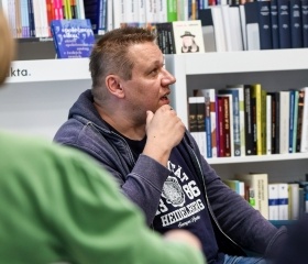 Dějiny lidí: beseda o knize s autorem Martinem Rychlíkem v OUshopu Ostravské univerzity. Kniha oceněná cenou Magnesia Litera vznikla ve spolupráci s Nakladatelstvím Academia.Autor: Tamara Masnicová