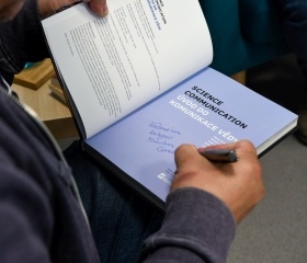Dějiny lidí: beseda o knize s autorem Martinem Rychlíkem v OUshopu Ostravské univerzity. Kniha oceněná cenou Magnesia Litera vznikla ve spolupráci s Nakladatelstvím Academia.Autor: Tamara Masnicová