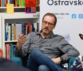 Dějiny lidí: beseda o knize s autorem Martinem Rychlíkem v OUshopu Ostravské univerzity. Kniha oceněná cenou Magnesia Litera vznikla ve spolupráci s Nakladatelstvím Academia.Autor: Tamara Masnicová