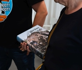 Dějiny lidí: beseda o knize s autorem Martinem Rychlíkem v OUshopu Ostravské univerzity. Kniha oceněná cenou Magnesia Litera vznikla ve spolupráci s Nakladatelstvím Academia.Autor: Tamara Masnicová