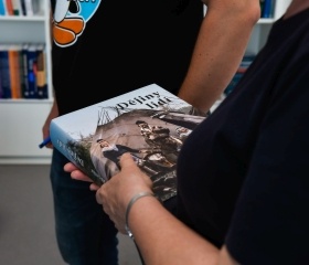 Dějiny lidí: beseda o knize s autorem Martinem Rychlíkem v OUshopu Ostravské univerzity. Kniha oceněná cenou Magnesia Litera vznikla ve spolupráci s Nakladatelstvím Academia.Autor: Tamara Masnicová