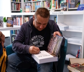 Dějiny lidí: beseda o knize s autorem Martinem Rychlíkem v OUshopu Ostravské univerzity. Kniha oceněná cenou Magnesia Litera vznikla ve spolupráci s Nakladatelstvím Academia.Autor: Tamara Masnicová