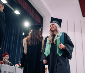 Promoce bakalářských a magisterských absolventek a absolventů Ostravské univerzity v červnu 2024Autor: Marek Stratil