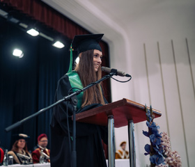 Promoce bakalářských a magisterských absolventek a absolventů Ostravské univerzity v červnu 2024Autor: Marek Stratil