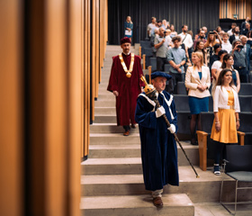 Promoce bakalářských a magisterských absolventek a absolventů Ostravské univerzity v červnu 2024Autor: Marek Stratil
