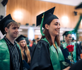 Promoce bakalářských a magisterských absolventek a absolventů Ostravské univerzity v červnu 2024Autor: Marek Stratil