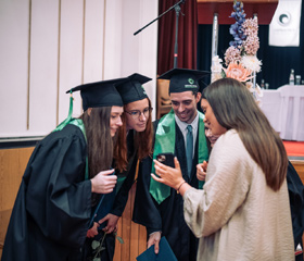 Promoce bakalářských a magisterských absolventek a absolventů Ostravské univerzity v červnu 2024Autor: Marek Stratil